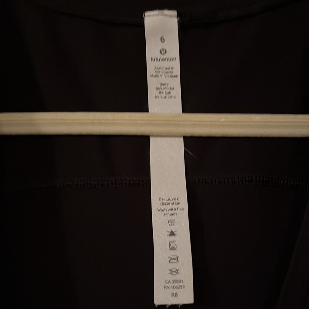 Lululemon V-Neck Asymmetrical Tunic - Picture 3 of 4